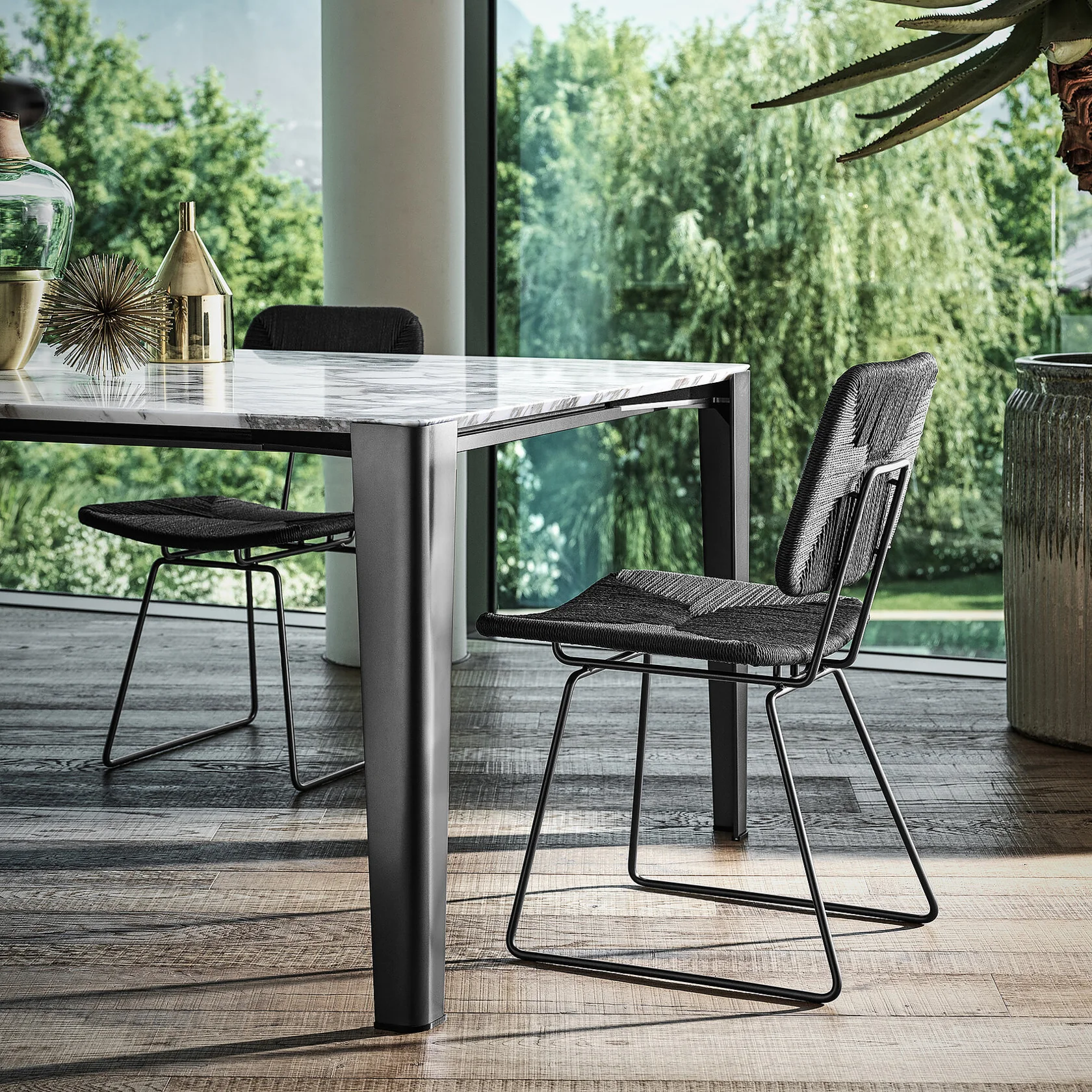 ISEO Tables | Design Made in Italy - Flexform